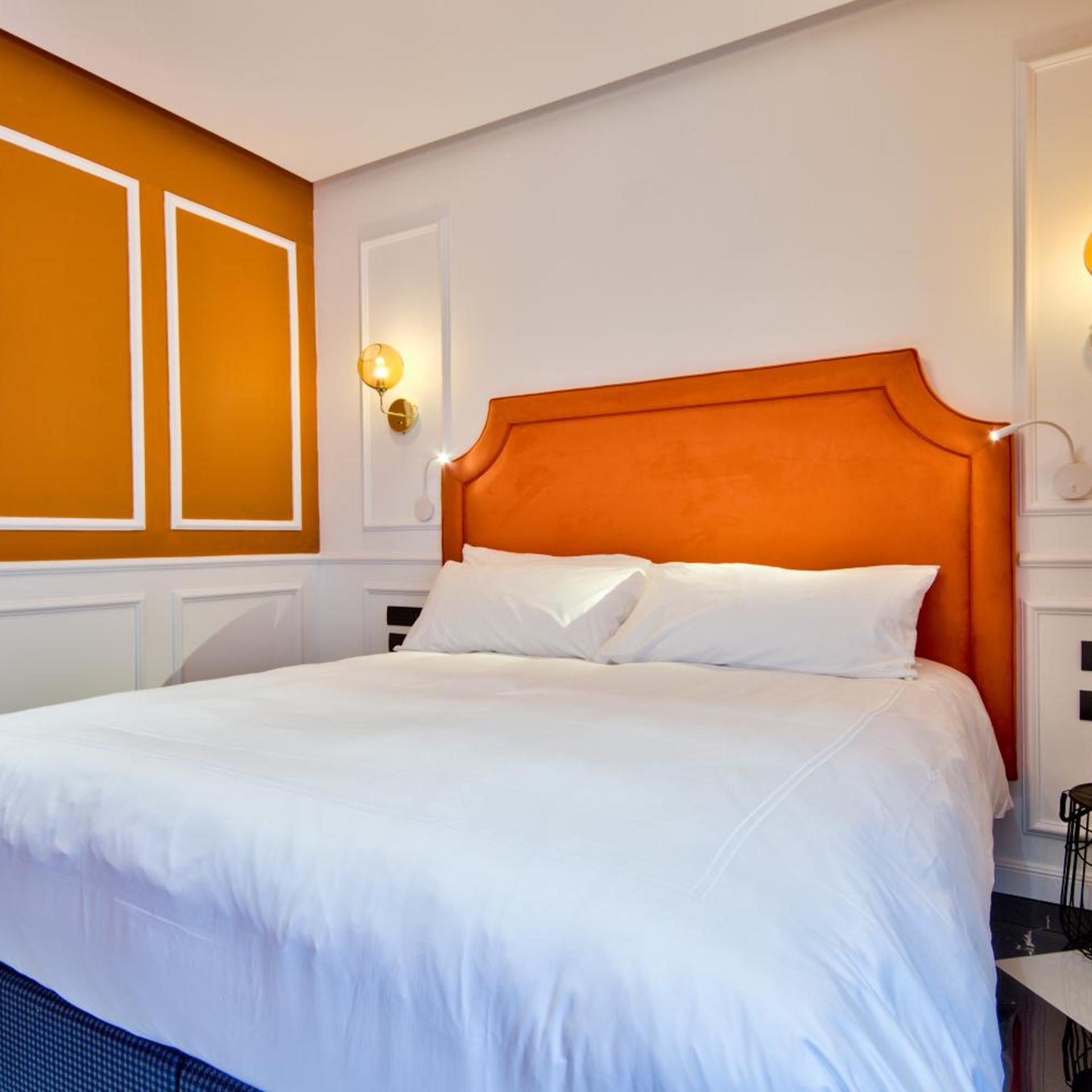 DELUXE, DOUBLE OR TWIN BED, JETTED TUB