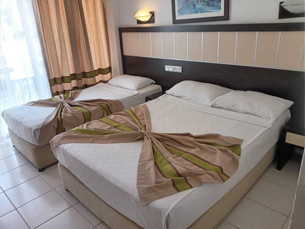 Aquabella Beach Hotel 5/20