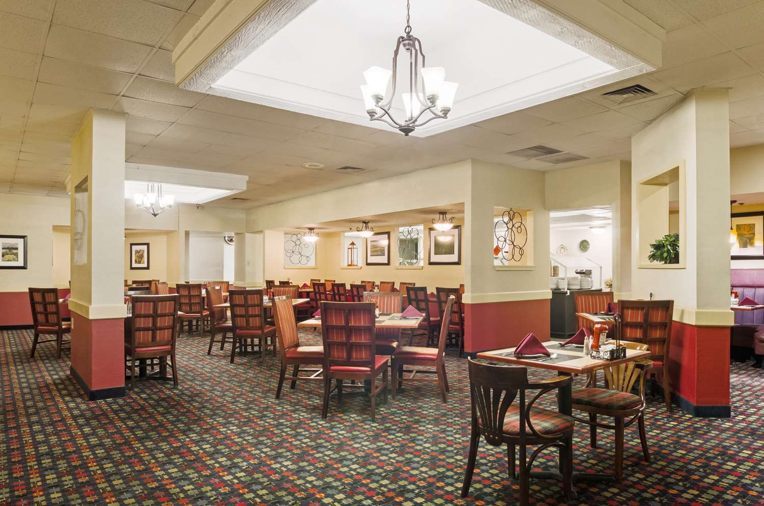 Red Lion Hotel Conference Center Cheyenne 39/65