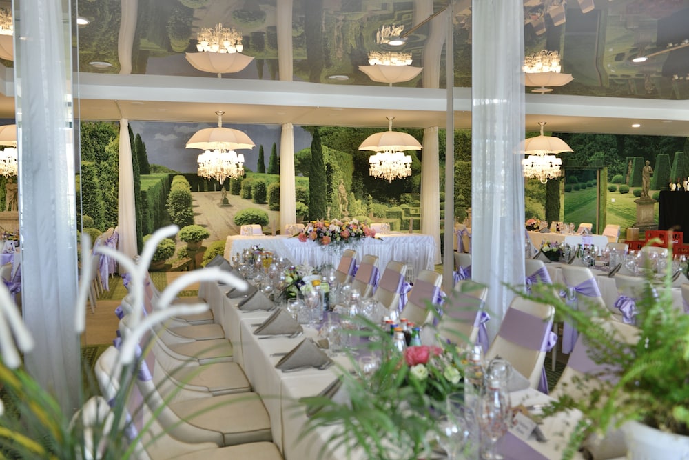 Park Hotel Raya Garden 44/58
