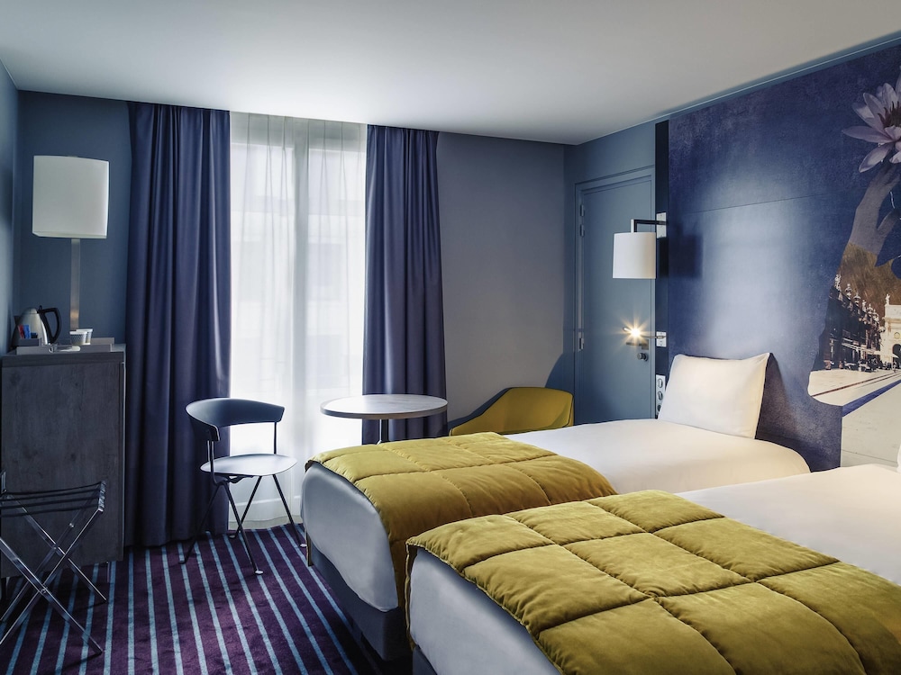 COMFORT, TWIN BEDS