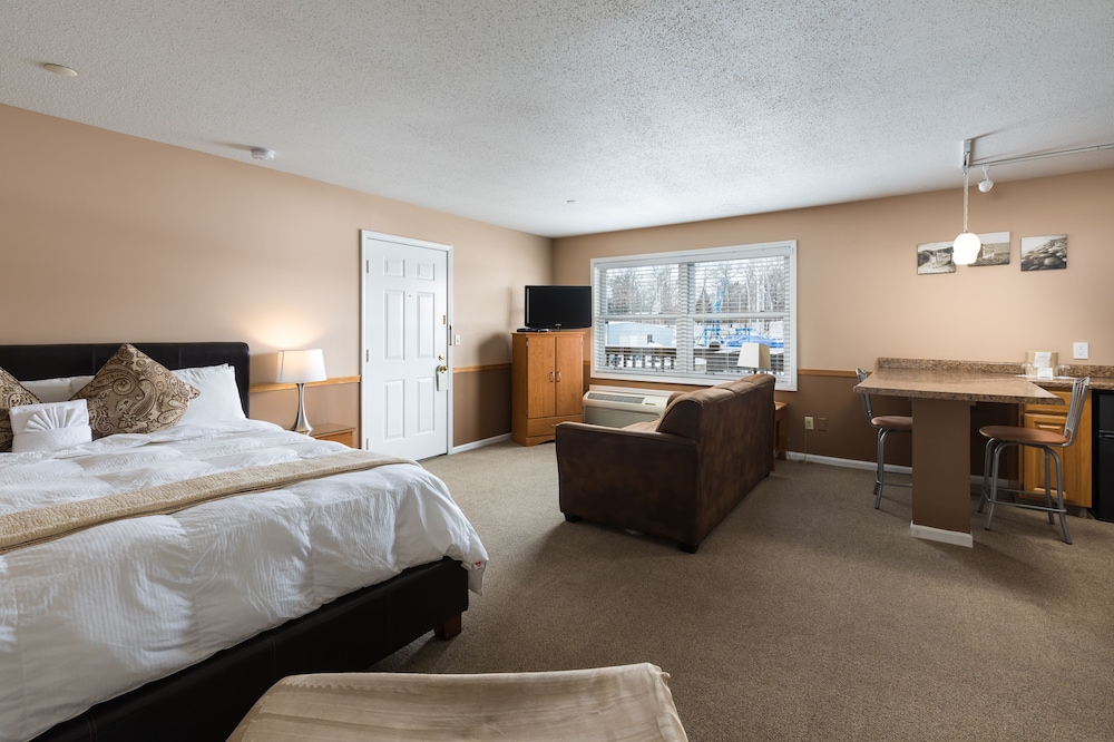 Old Harbor Inn 15/50