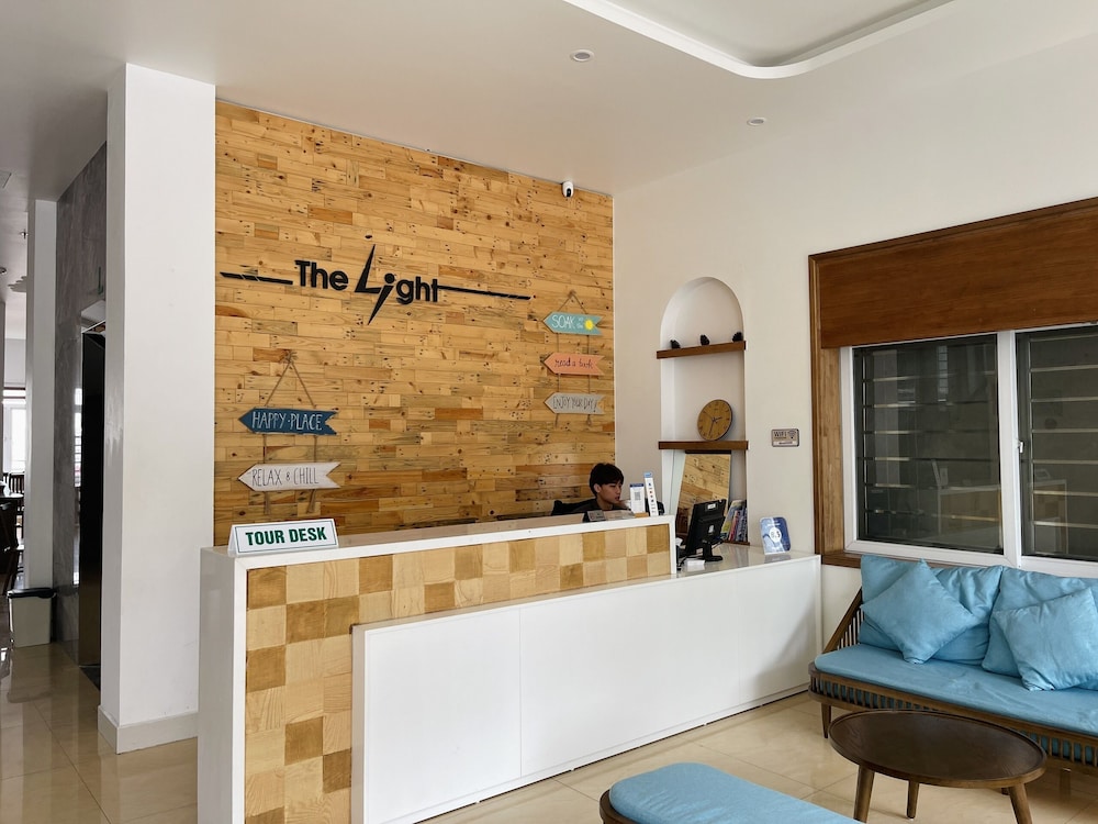 The Light Hotel 7/69