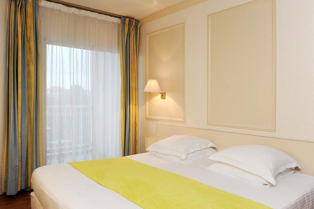 HOTEL BEAU RIVAGE 35/65