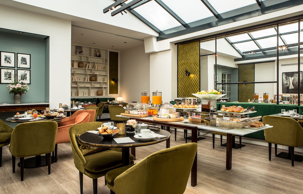Hotel D Orsay 61/70