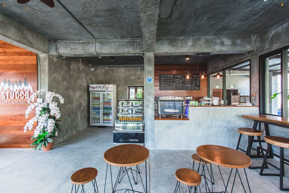 Stucco Loft Residency 57/72