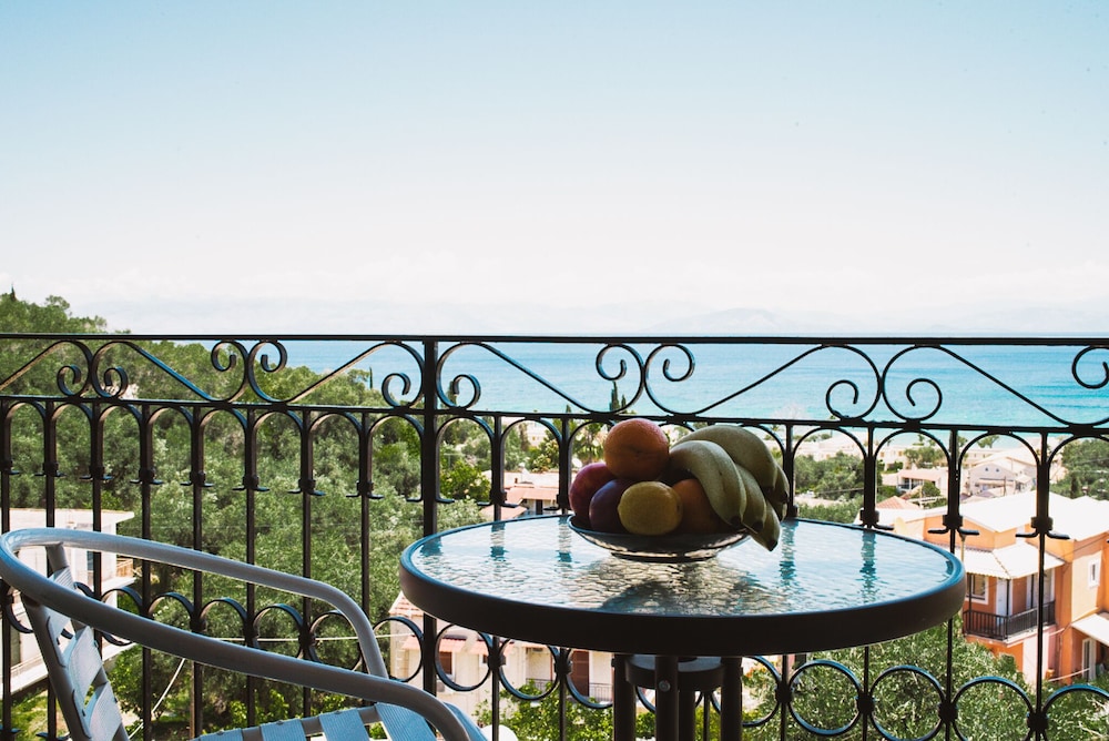 Avra Paradise Aparthotel 40/50