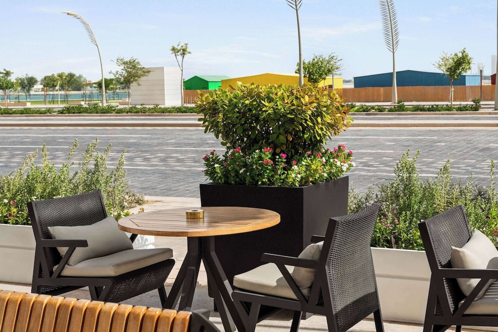Wyndham Grand Doha West Bay Beach 42/57