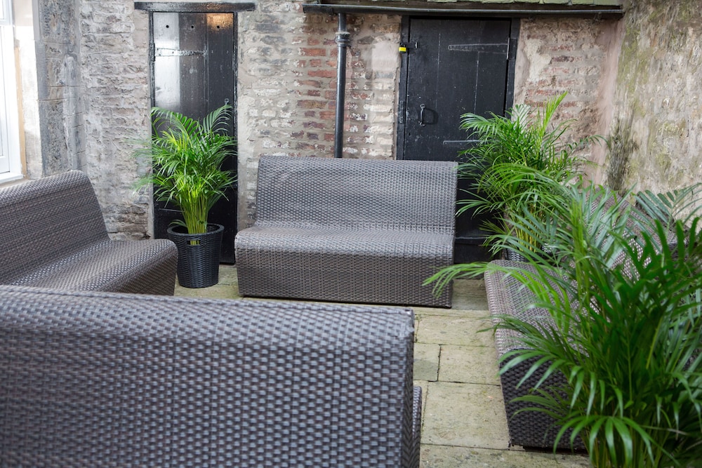 Edinburgh Castle Apartments And Suites 4/55