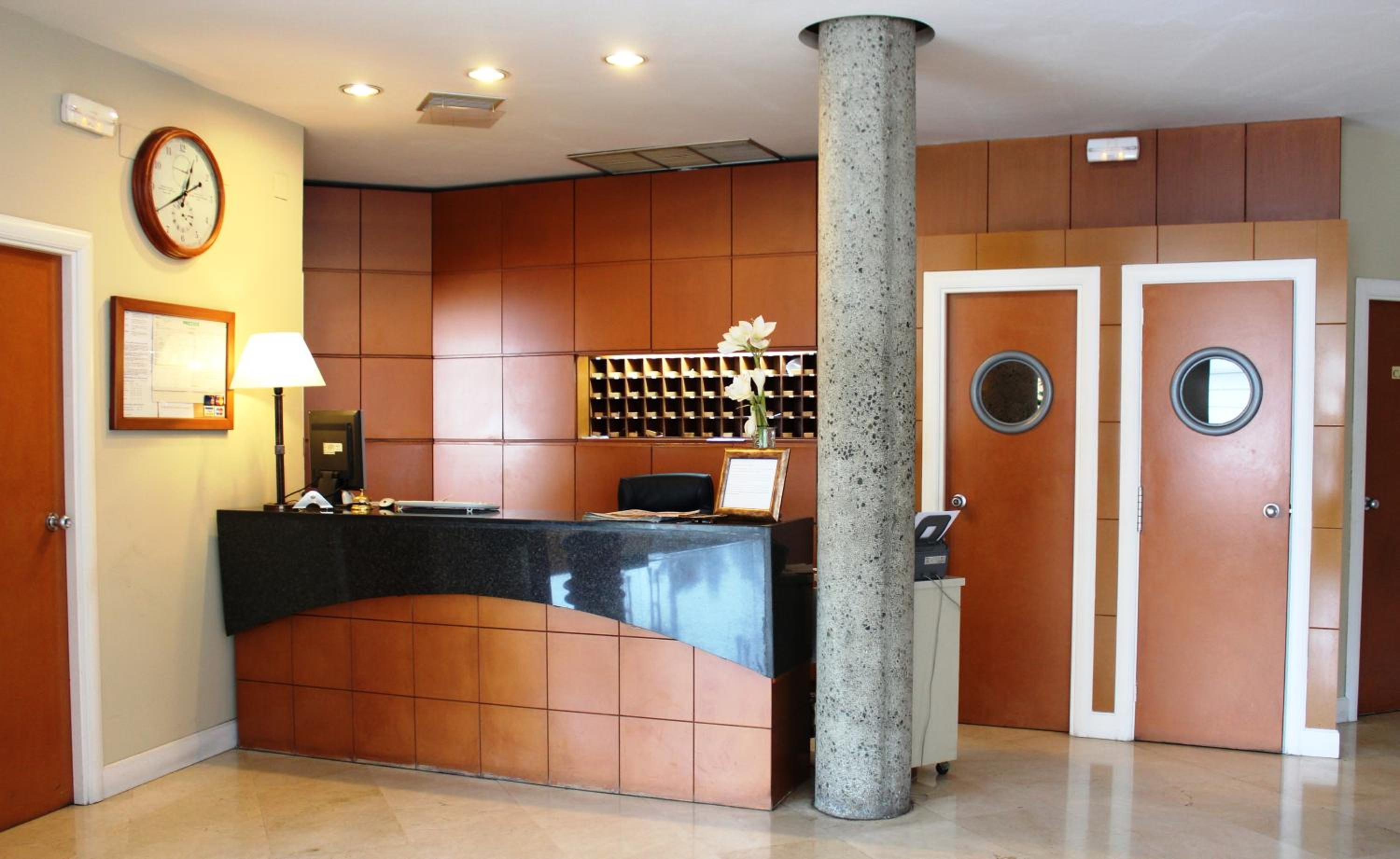 Hotel Azar 7/59