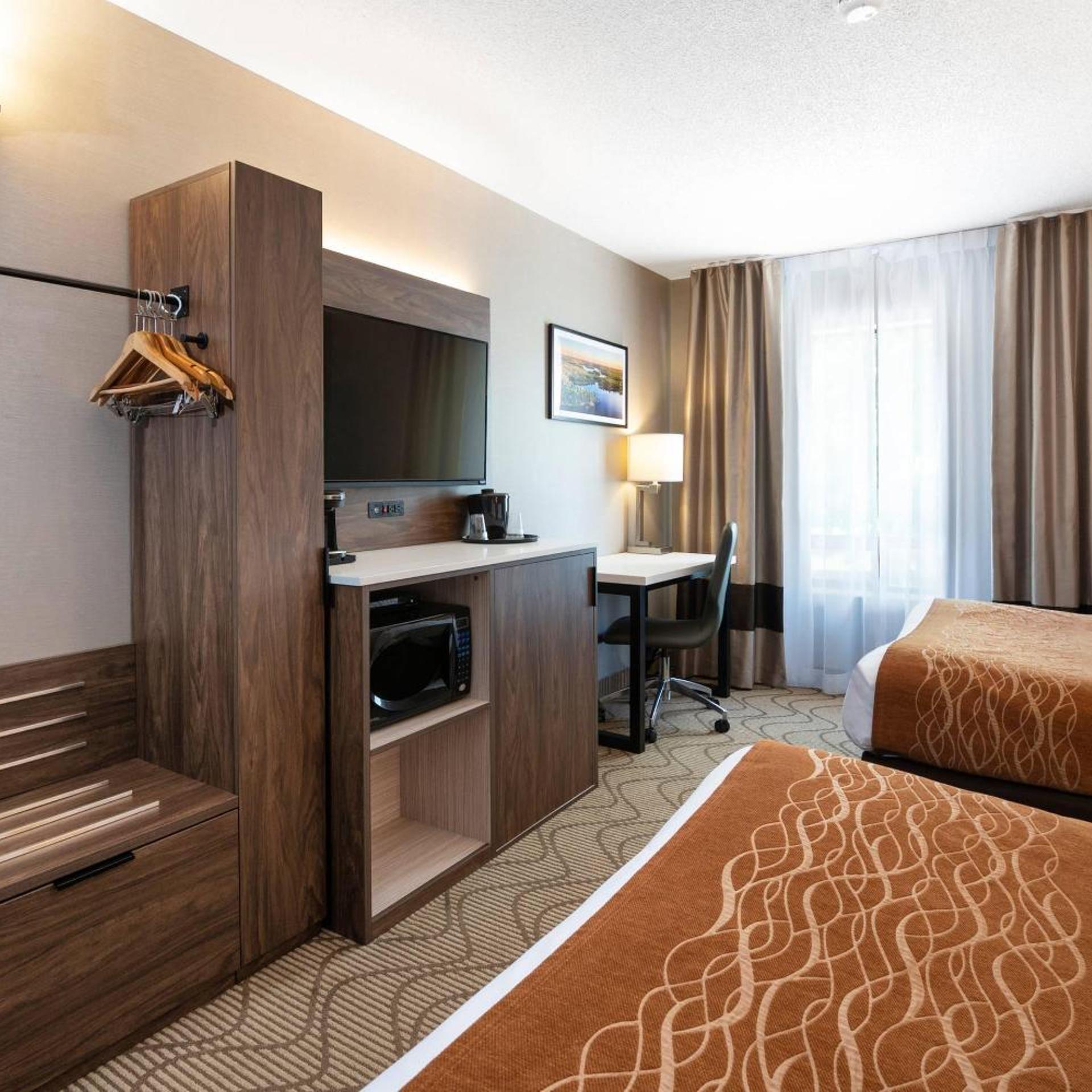 غرفة بسريرين مزدوجين في طابق مرتفع، Comfort Inn North Bay 6/7