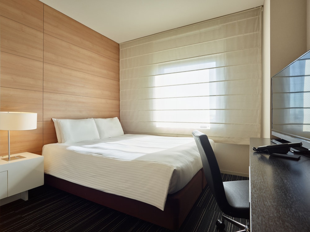 STANDARD, QUEEN BED