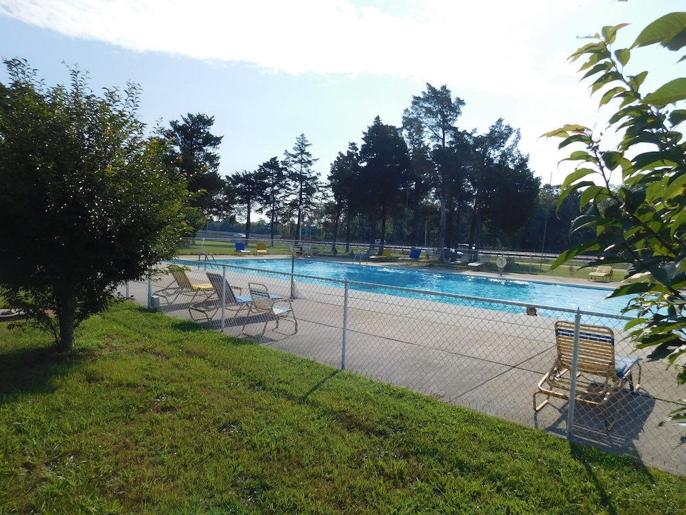 Hyland Motor Inn 54/63