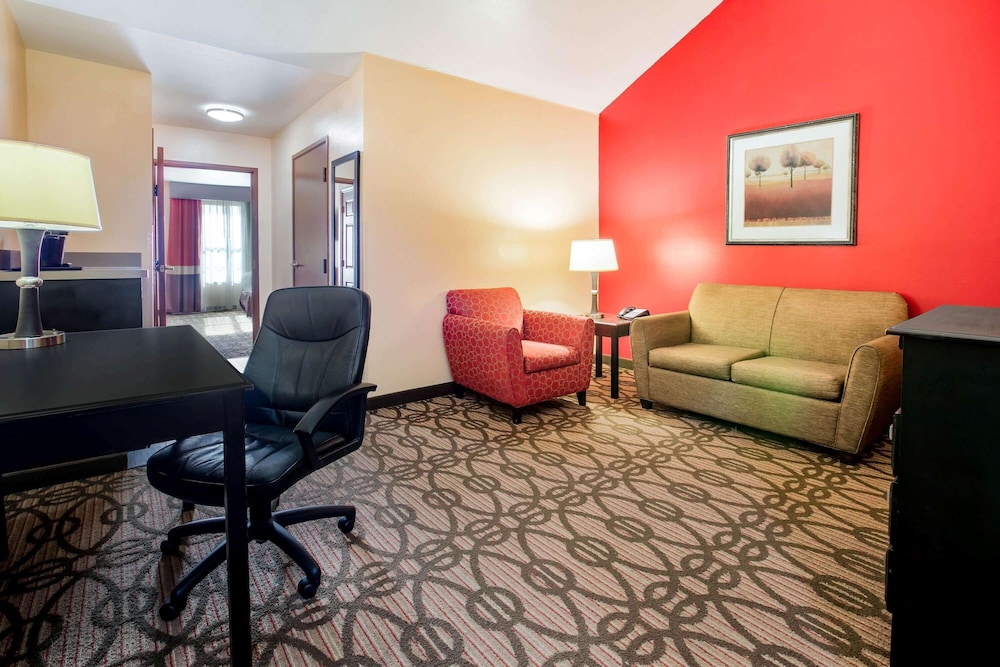 La Quinta Inn & Suites by Wyndham Dallas Mesquite 49/67