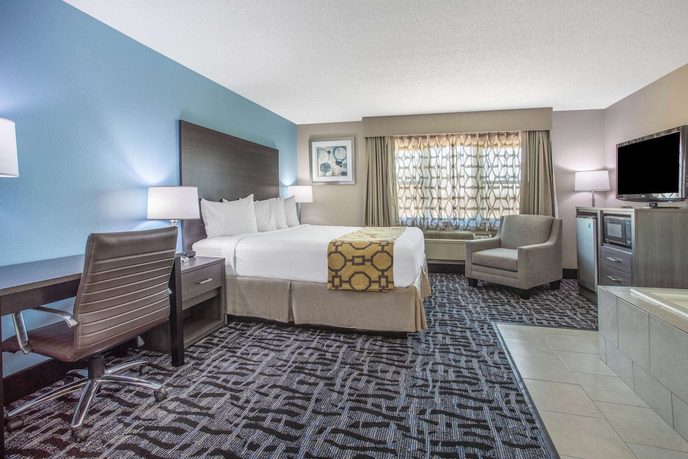 Baymont By Wyndham Joliet 22/50