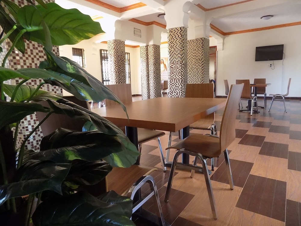 Olina Hotel And Apartments 31/38