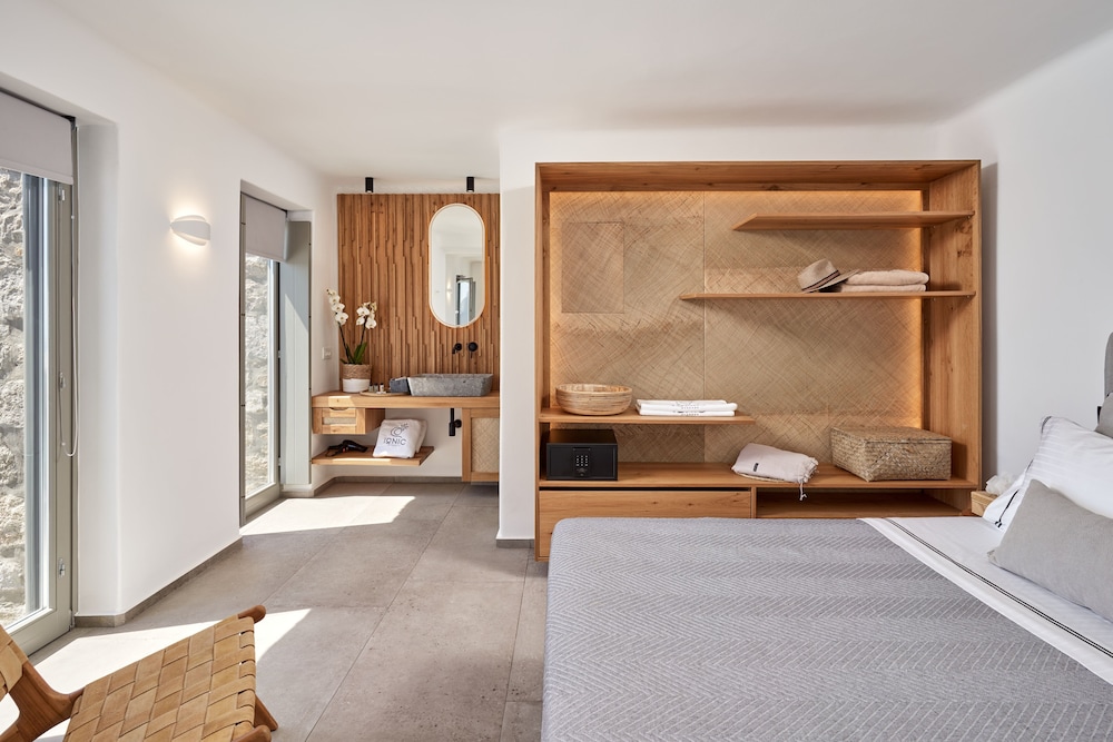 Ionic Suites 27/50