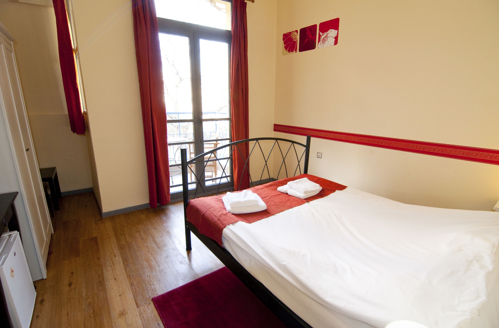 ROOM, DOUBLE BED