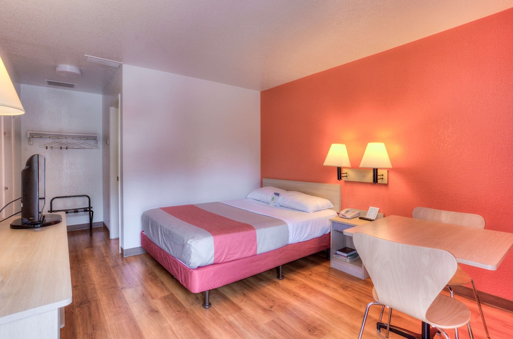 Motel6 Tigard, OR - Portland South - Lake Oswego 41/59