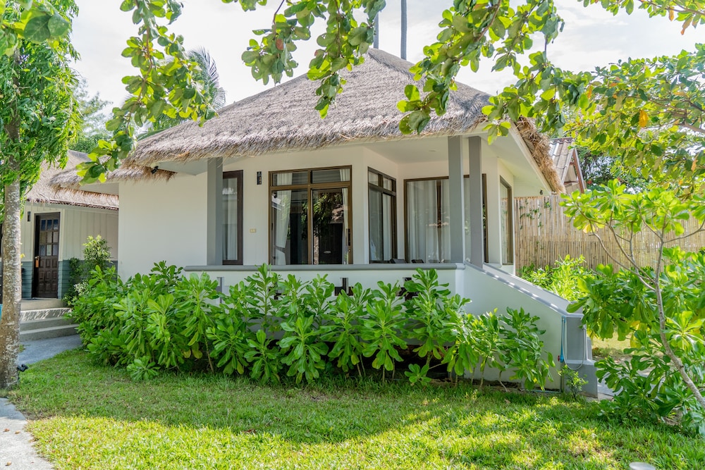 Adarin Beach Resort (ex New Lapaz Villa) 56/65