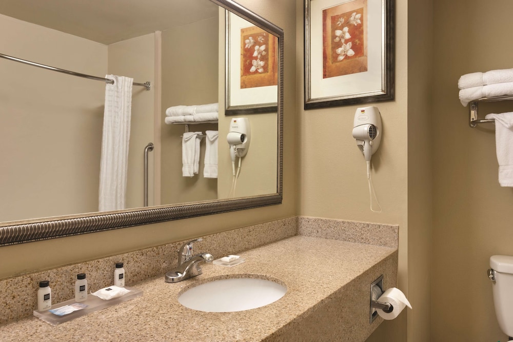 Country Inn and Suites By Radisson, Goodlettsville, TN 10/28