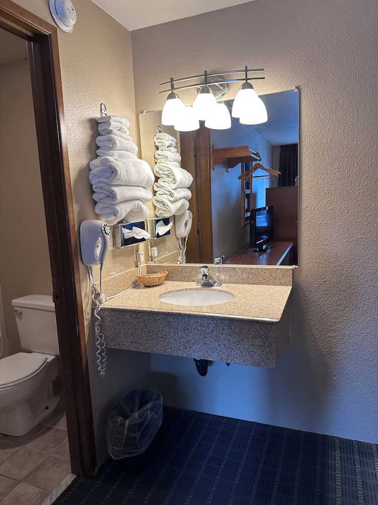 Super 8 by Wyndham Vancouver East 51/51