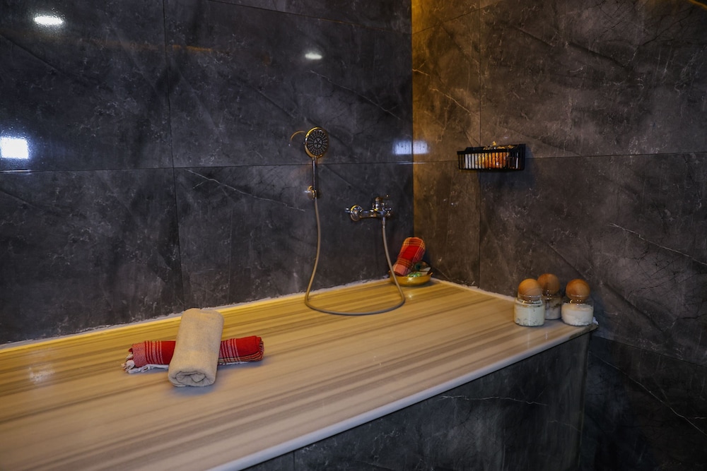 The Hera Platinum Hotel 37/50