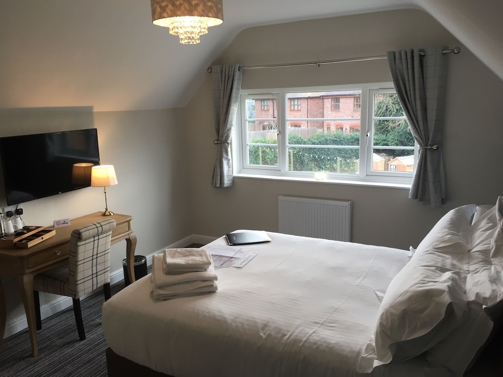 Superior, King Bed, Hill View