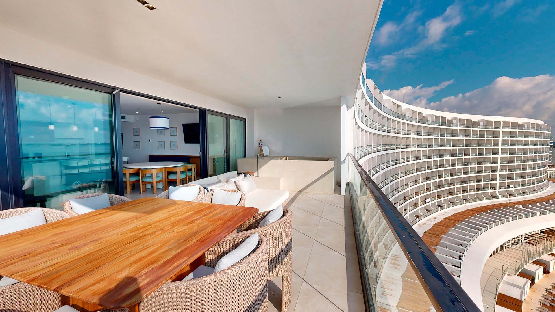 Central, Suite, Ocean Front