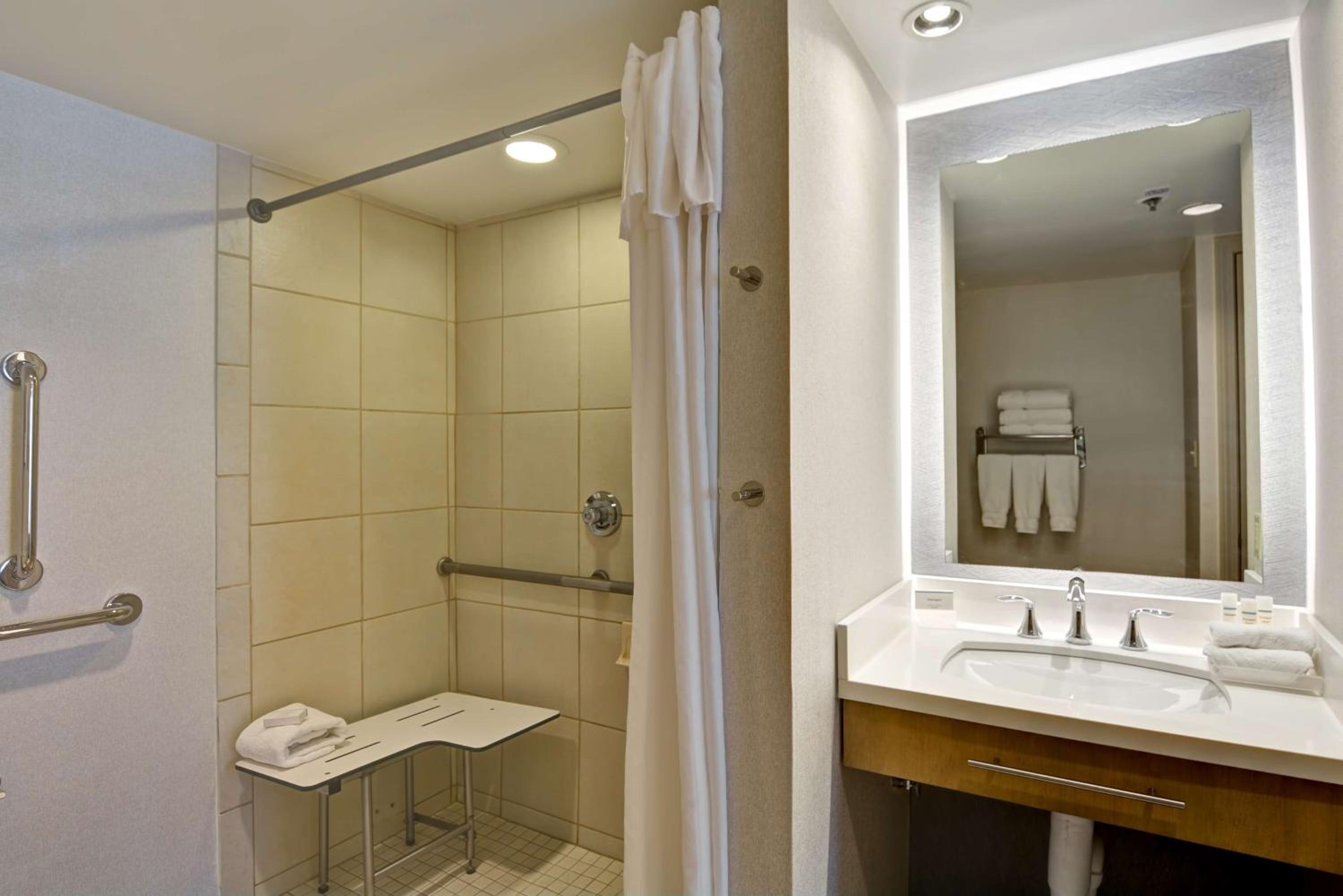 Suite, Double Bed, Sofa, Accessible