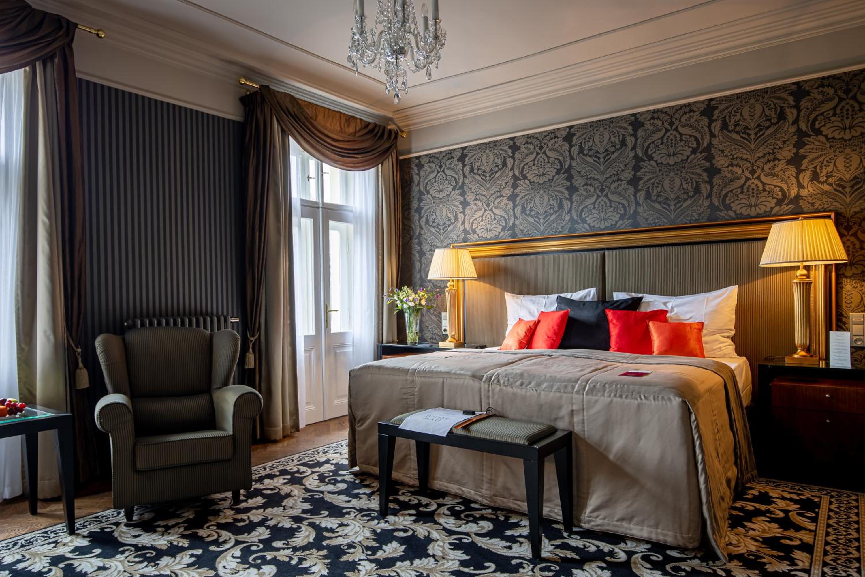 Premier, Twin Beds, Riverside, Front View