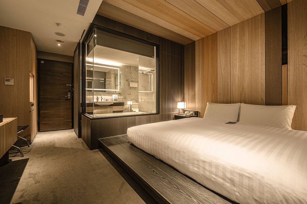 Hotel East 24/71