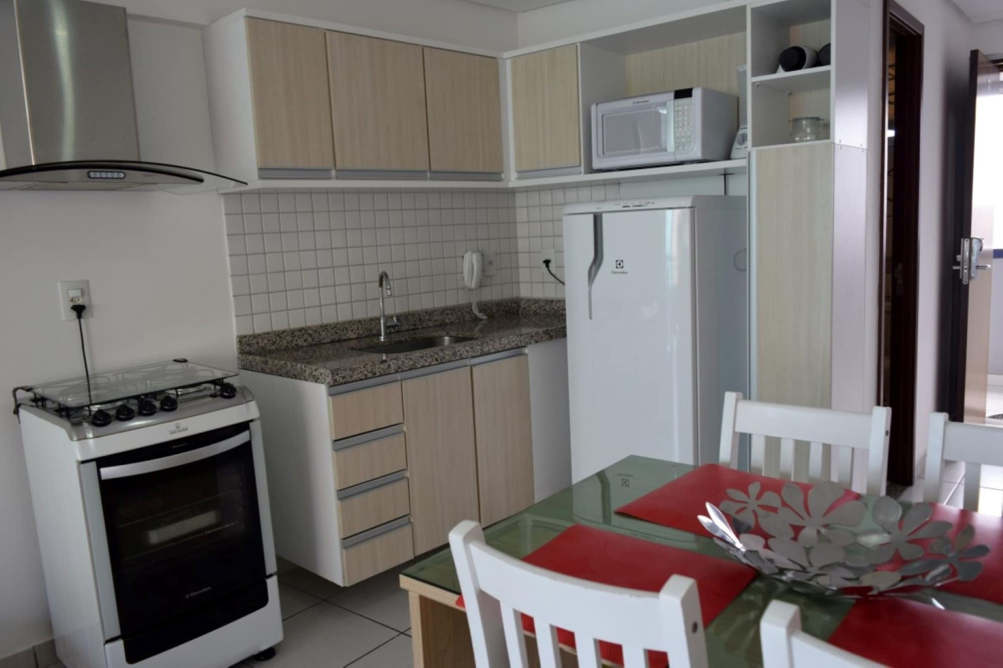 شقة ديلوكس بسرير كوين وسريرين منفصلين بإطلالة على البحر بغرفتي نوم مع أريكة، Vip Beira Mar Residence 3/6