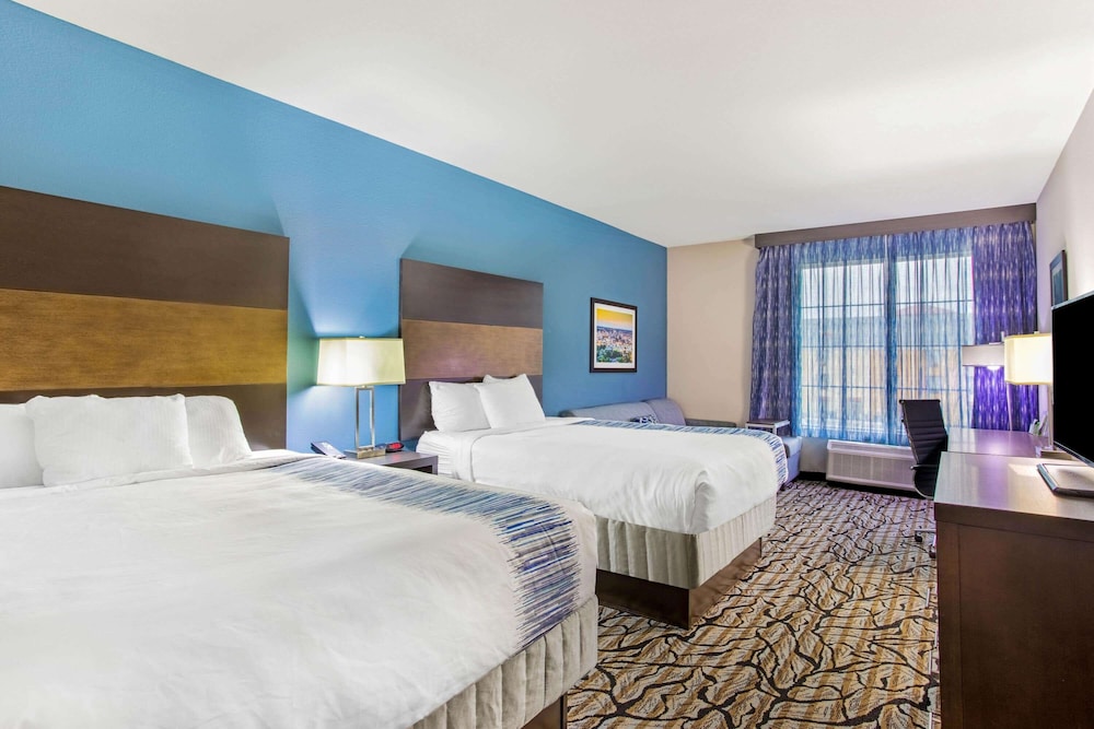 La Quinta Inn and Suites by Wyndham Cullman 13/46