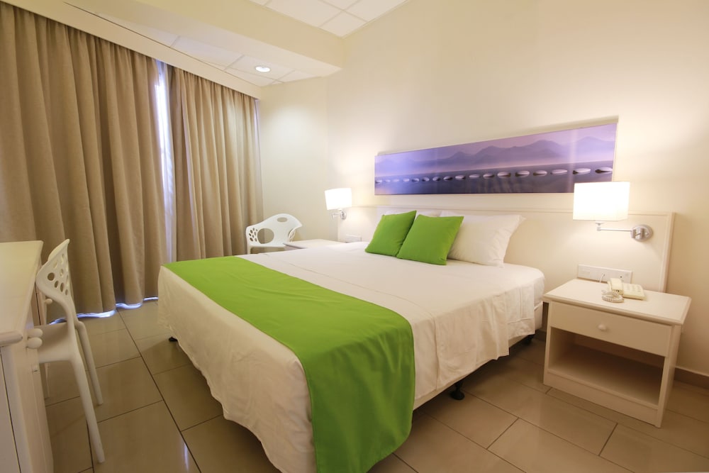 Papouis Protaras Hotel 30/65