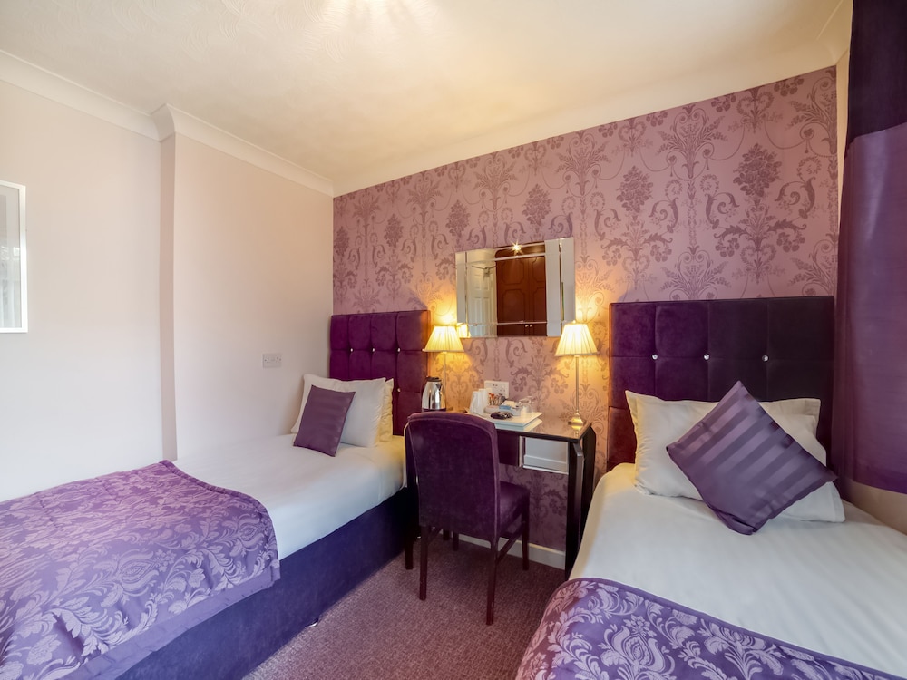 The Lemonfield Hotel 7/39