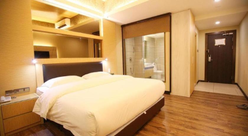 JC Mark Hotel 24/53