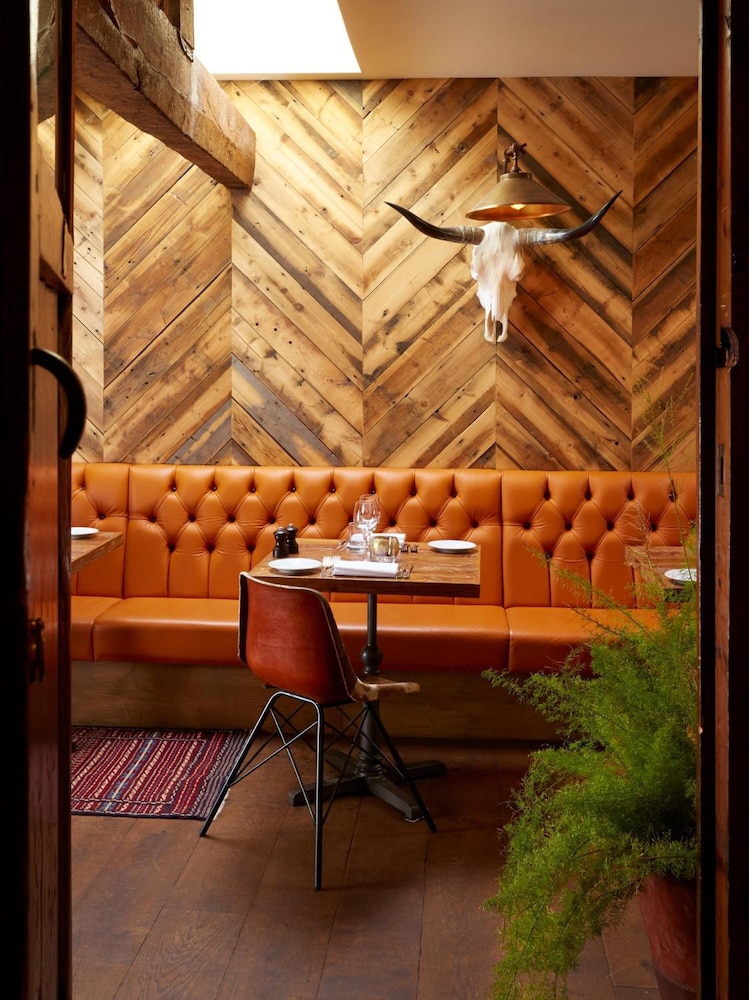 The Bull Hotel 27/47