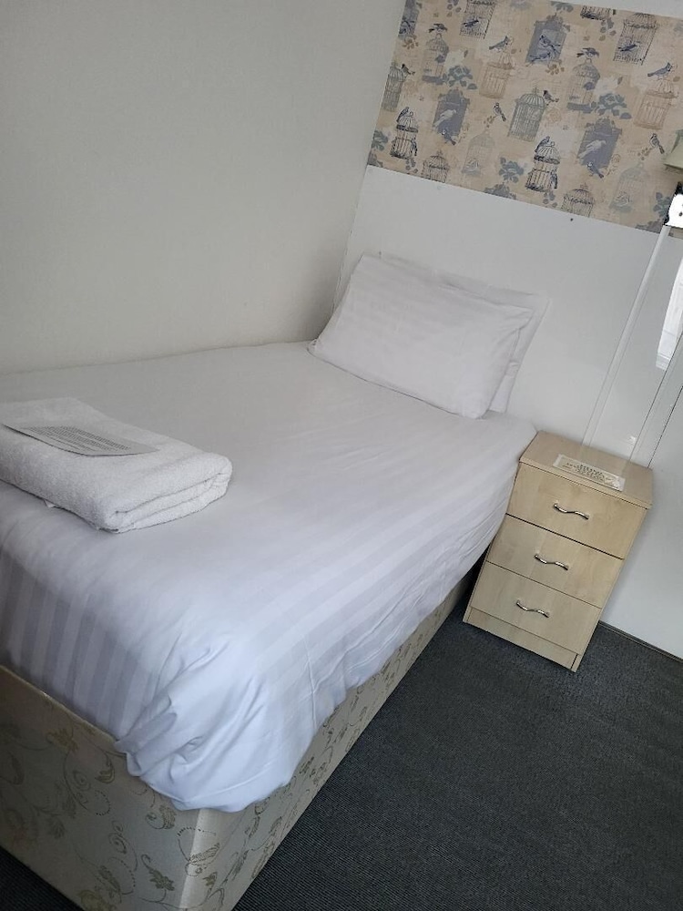 North Parade Seafront Accommodation 18/50