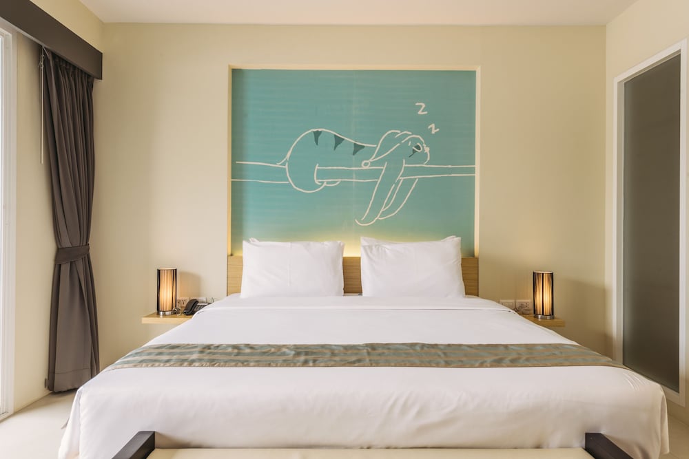 DELUXE, QUEEN BED, BALCONY
