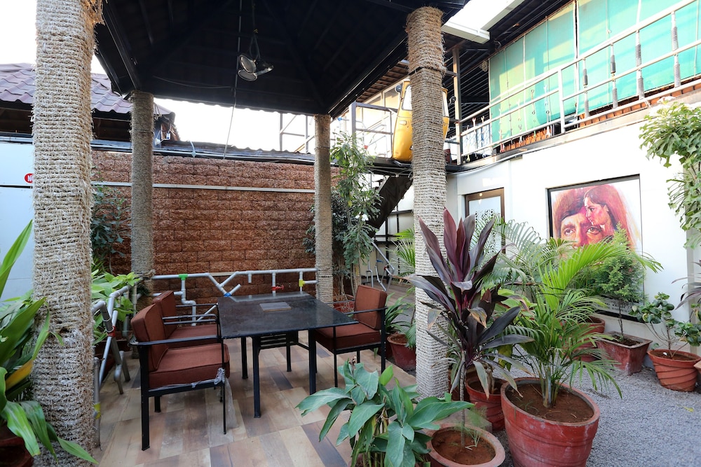 Oyo Premium Kothapet 16/18