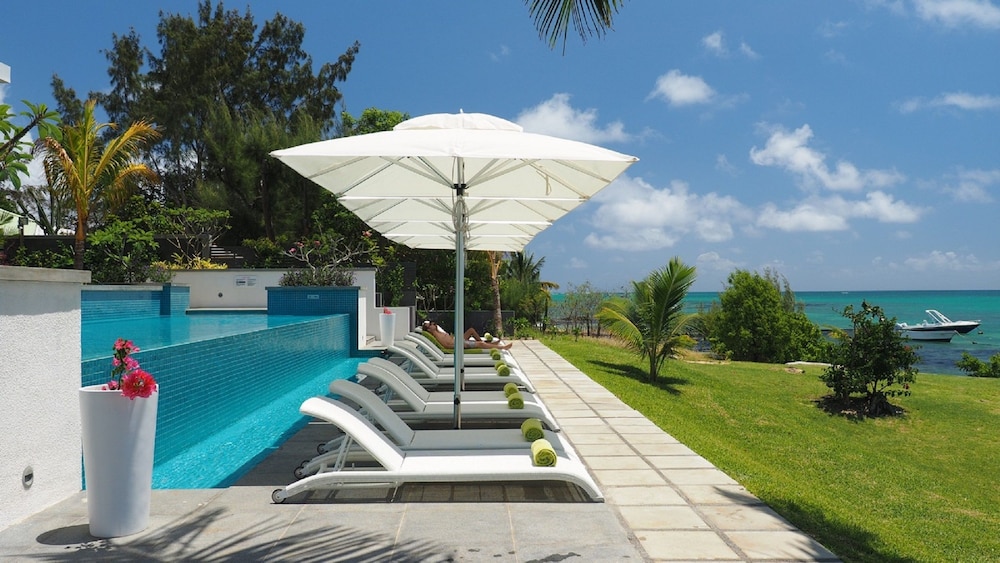 Myra Seafront Suites And Penthouses By Lov 31/56