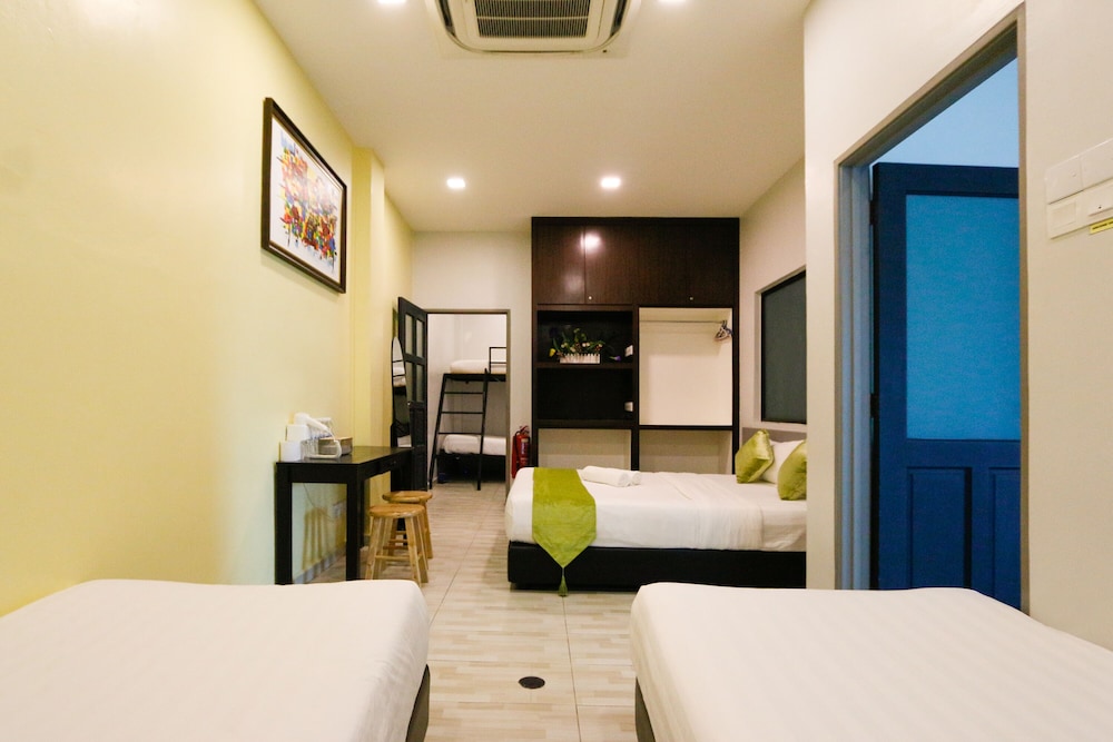 Swing & Pillows at Travelland Hotel, Ipoh 33/99