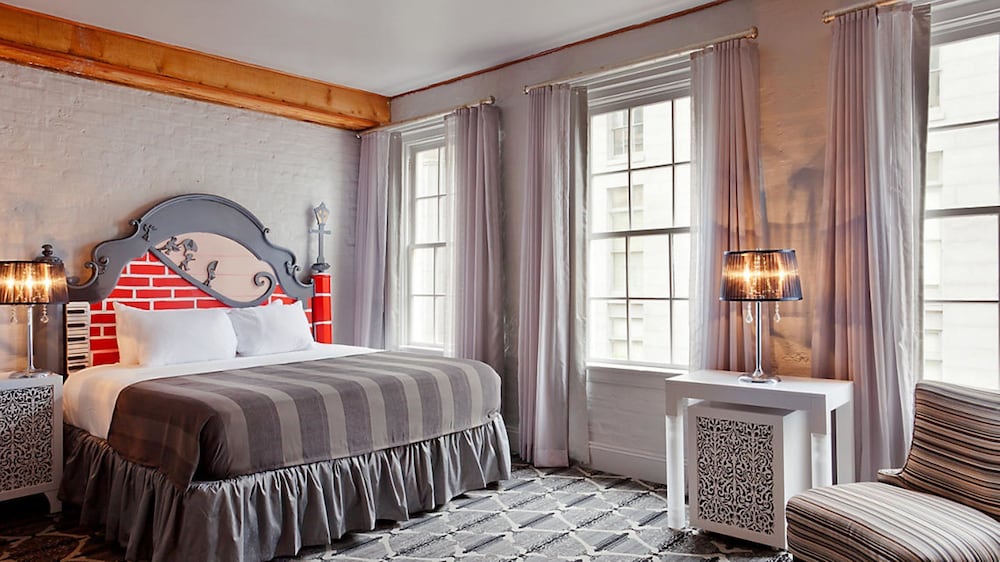 1 BEDROOM, SUITE