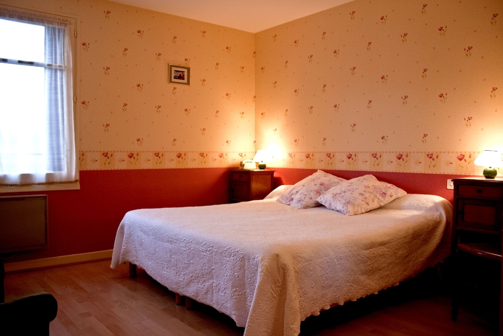 HOTEL LES TILLEULS 4/28