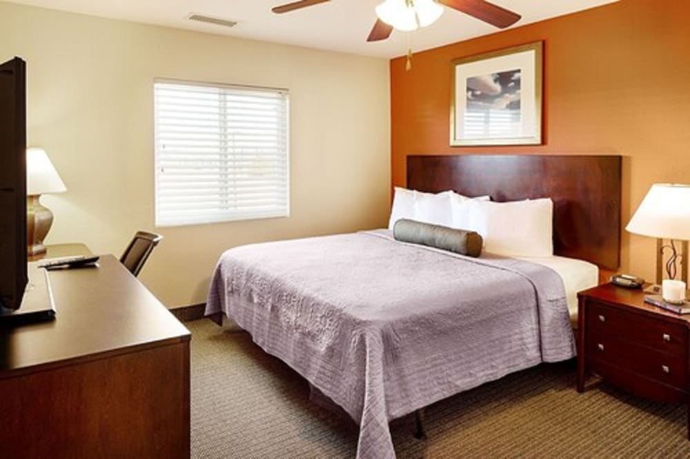SUITE, KING BED, SOFA