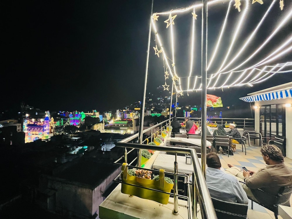Hotel Madni Royale 45/50