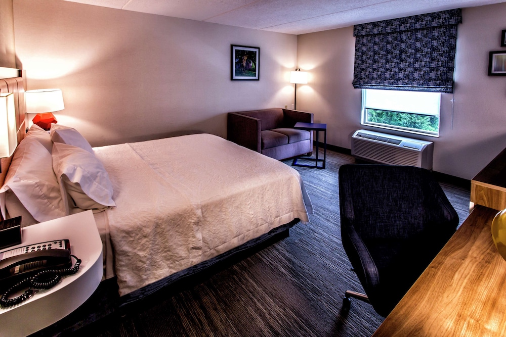 Hampton Inn And Suites Staten Island 24/41