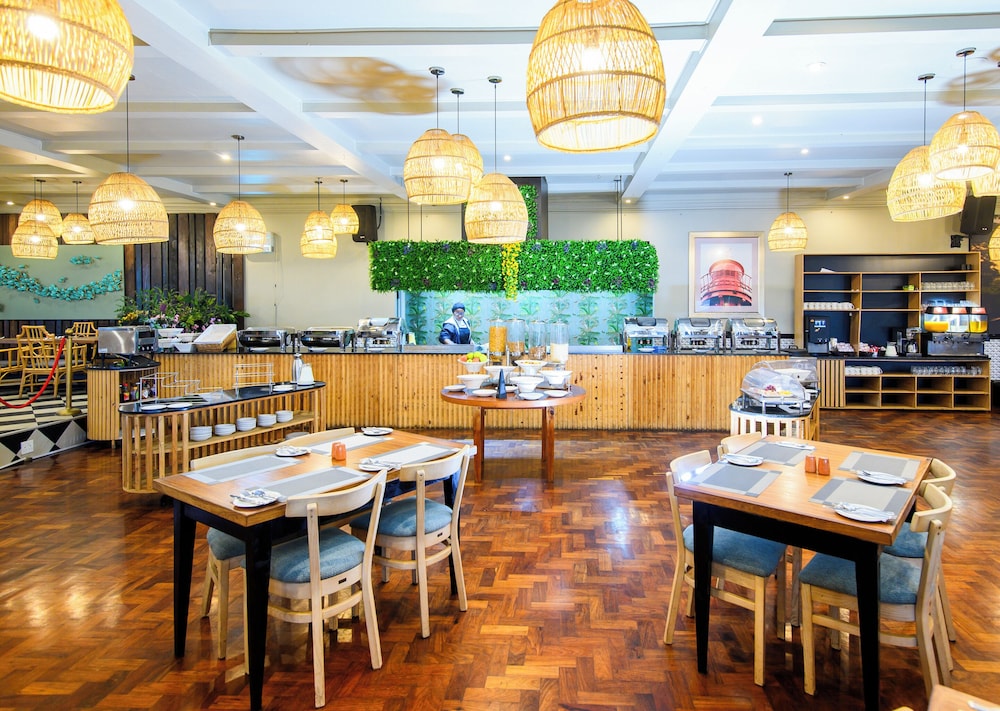 BLUE MARLIN HOTEL 67/84