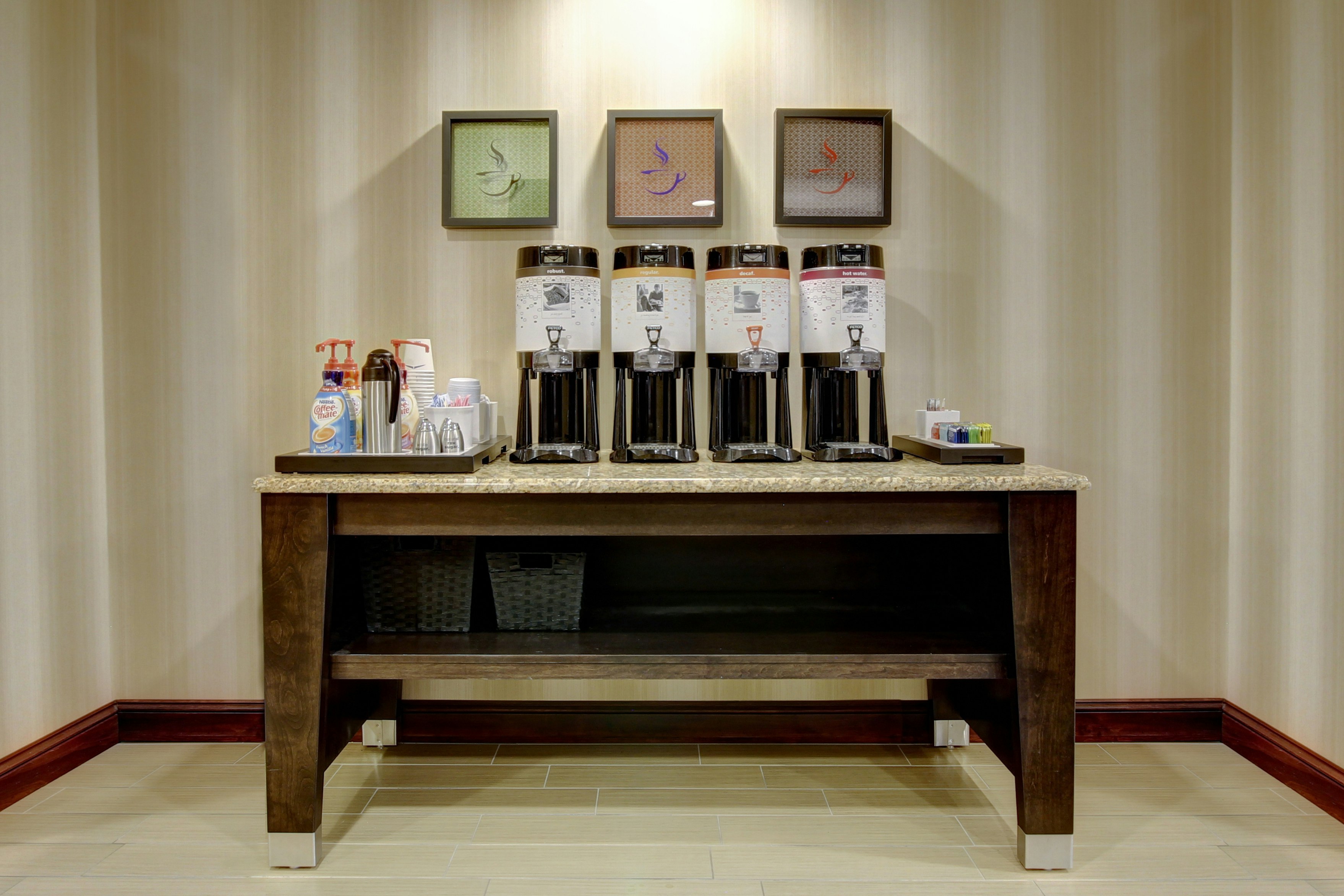 Hampton Inn & Suites Alexandria MN 17/50